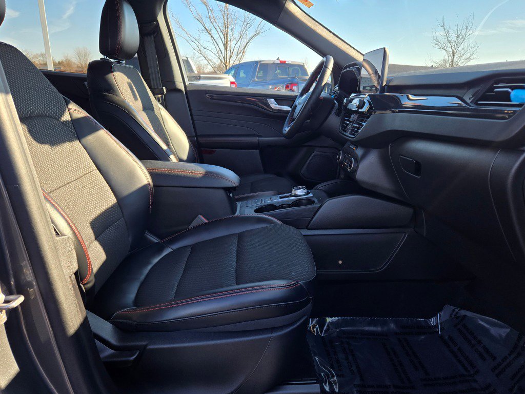 2023 Ford Escape ST-Line Select photo 4