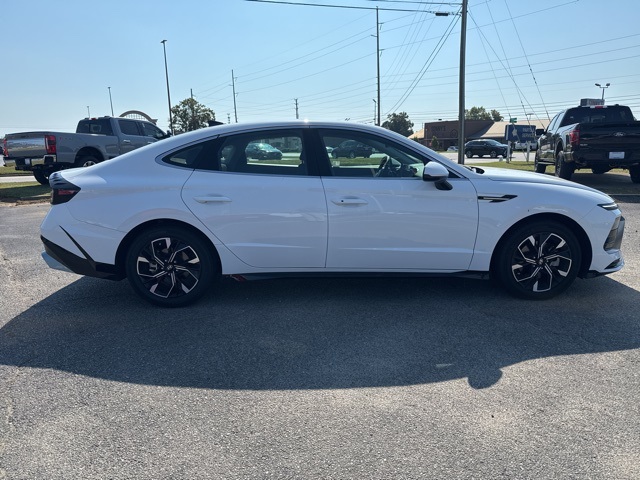 2024 Hyundai Sonata SEL photo 2