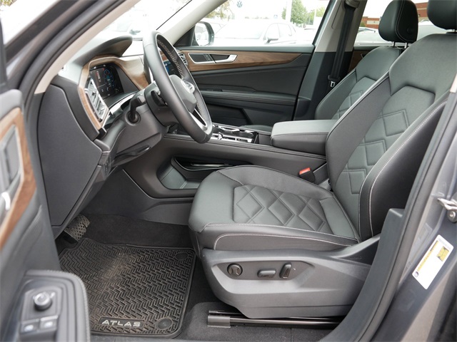 2025 Volkswagen Atlas SE Technology photo 12