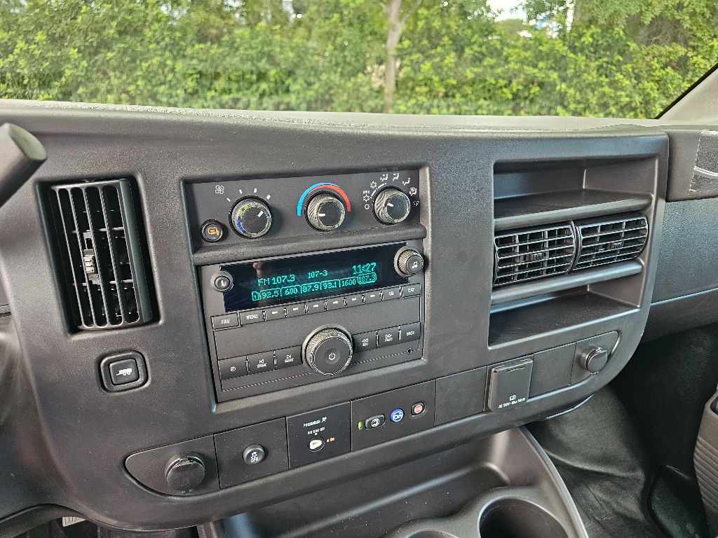 2025 Gmc Savana Cargo 2500 photo 32