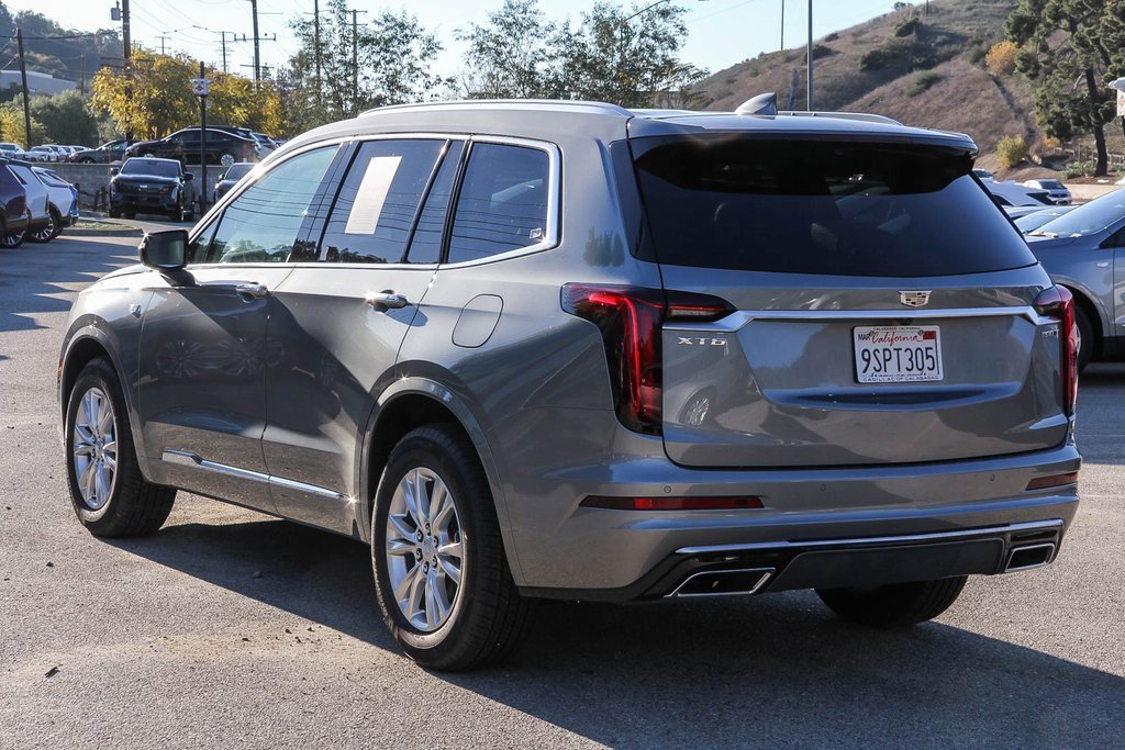 2025 Cadillac XT6 Luxury photo 2