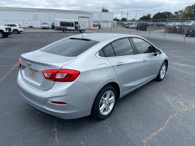 2017 Chevrolet Cruze LT photo 4