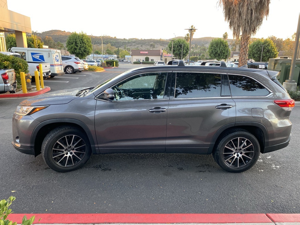 2017 Toyota Highlander XLE photo 4