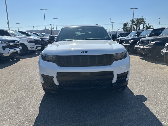 2024 Jeep Grand Cherokee Altitude photo 3