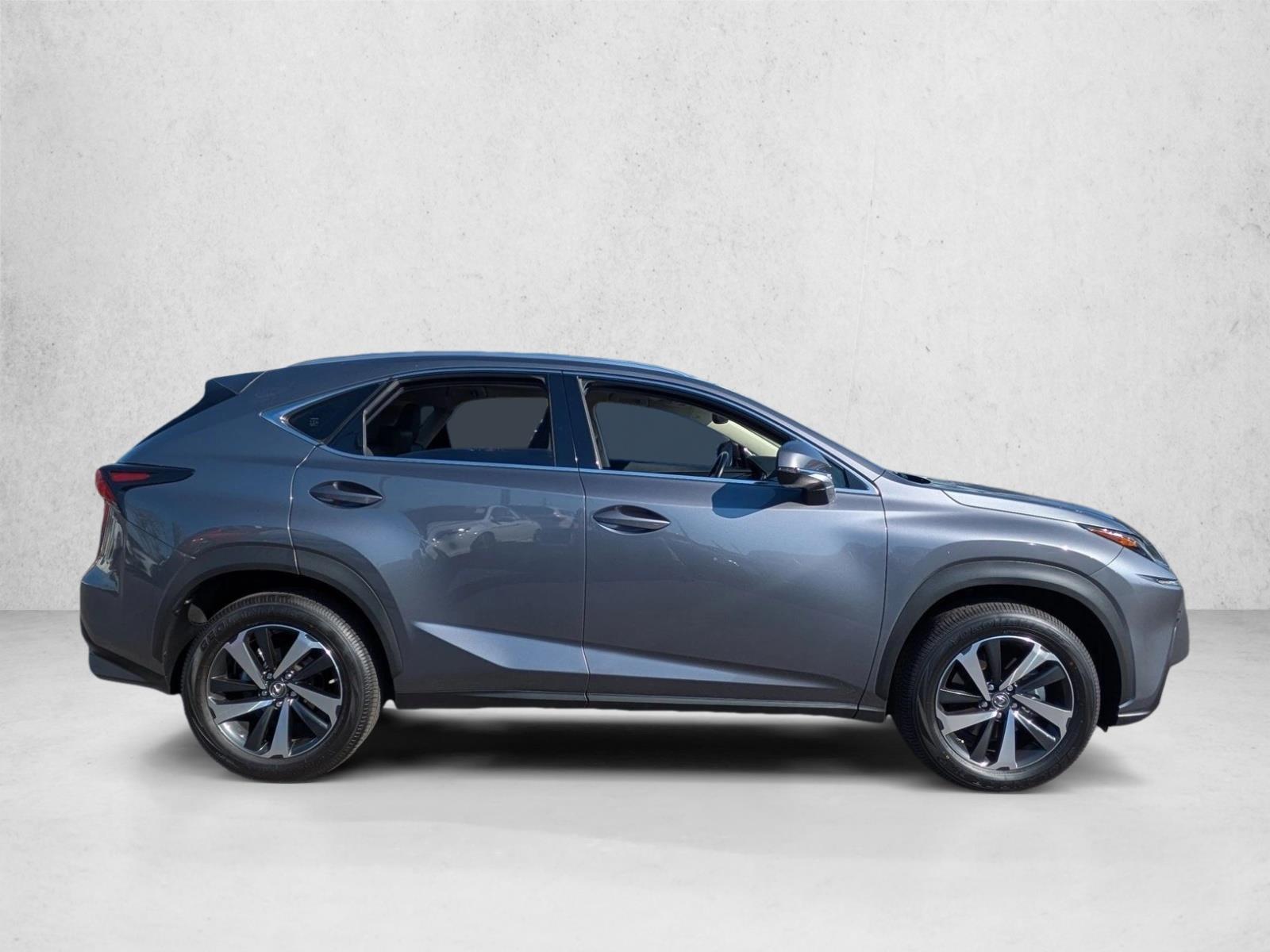 2021 Lexus NX 300 photo 4