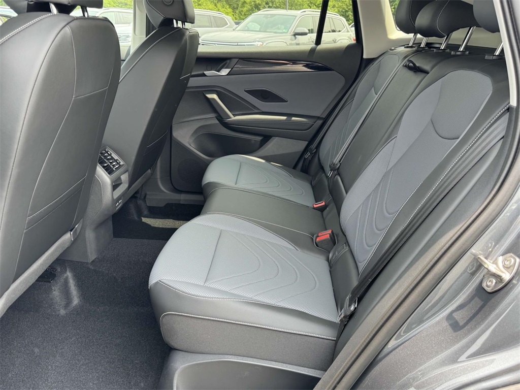 2025 Volkswagen Tiguan SE photo 8
