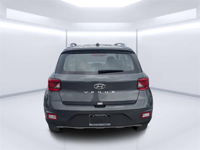 2025 Hyundai Venue SEL photo 3