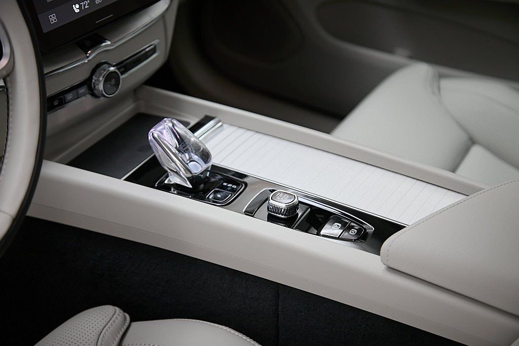 2026 VOLVO XC60 - Image 13