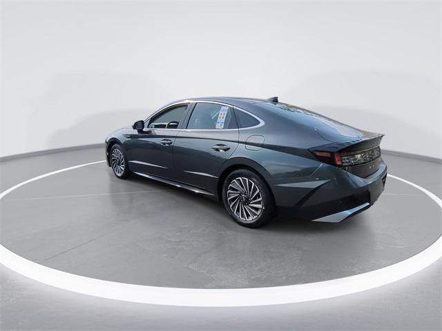 2025 Hyundai Sonata Hybrid Limited photo 3