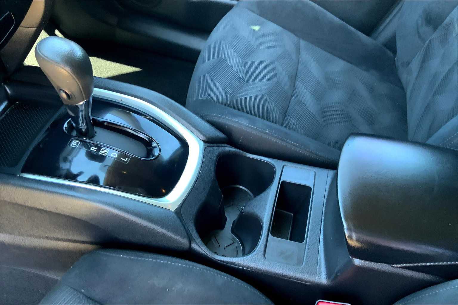 2014 Nissan Rogue S photo 14