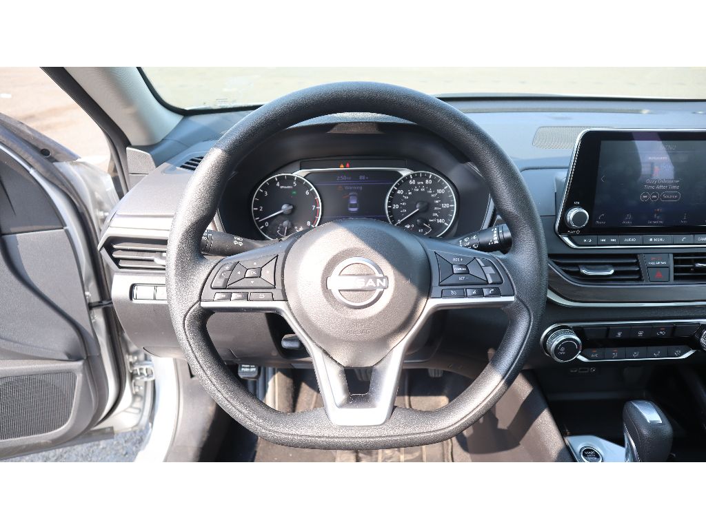 2024 Nissan Altima 2.5 SV photo 11