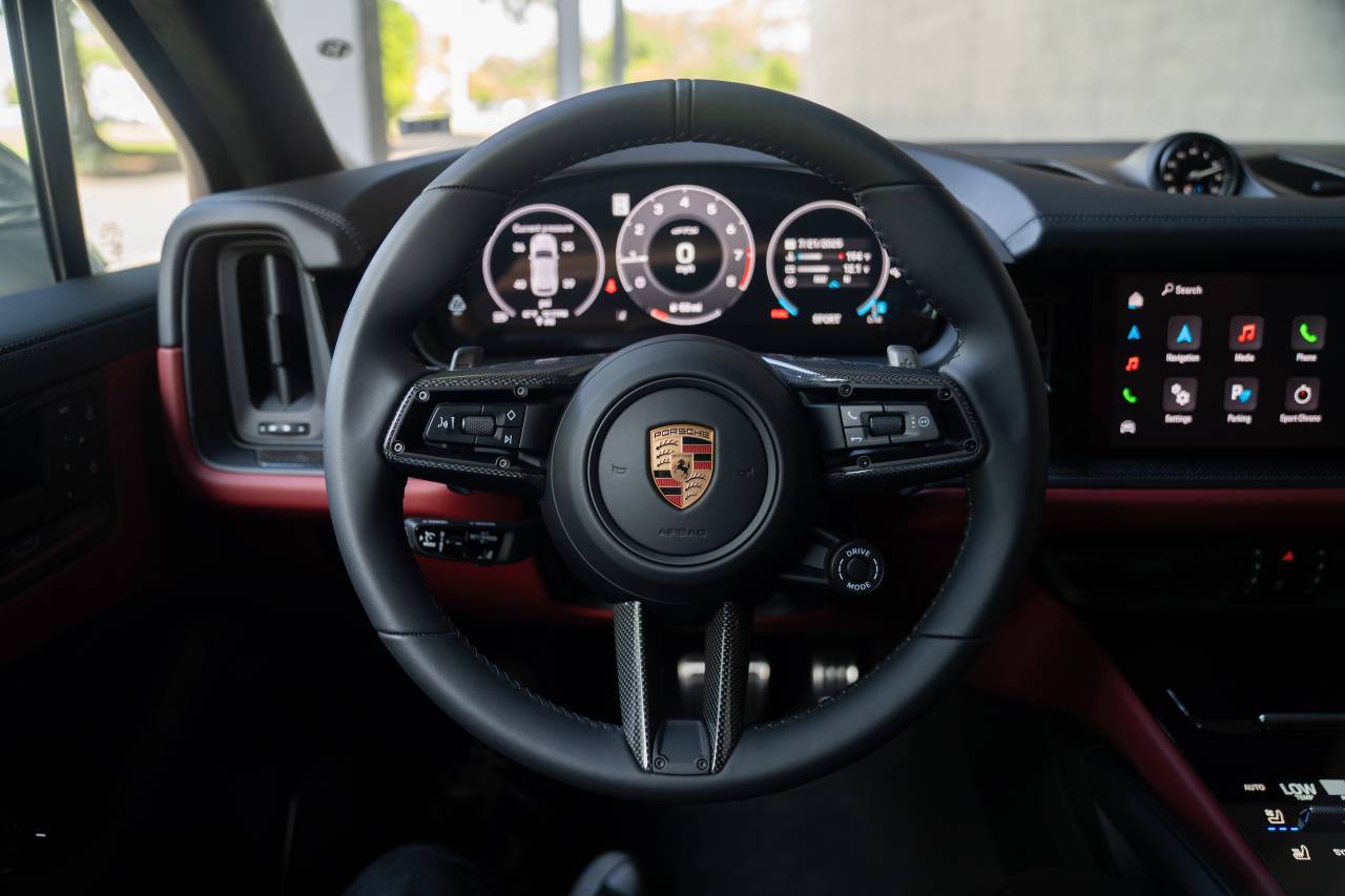 2025 Porsche Cayenne GTS photo 7