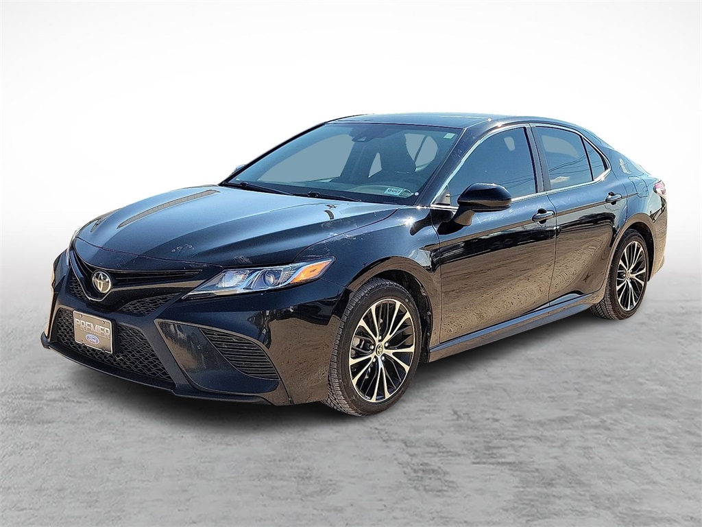 2020 Toyota Camry SE photo 5