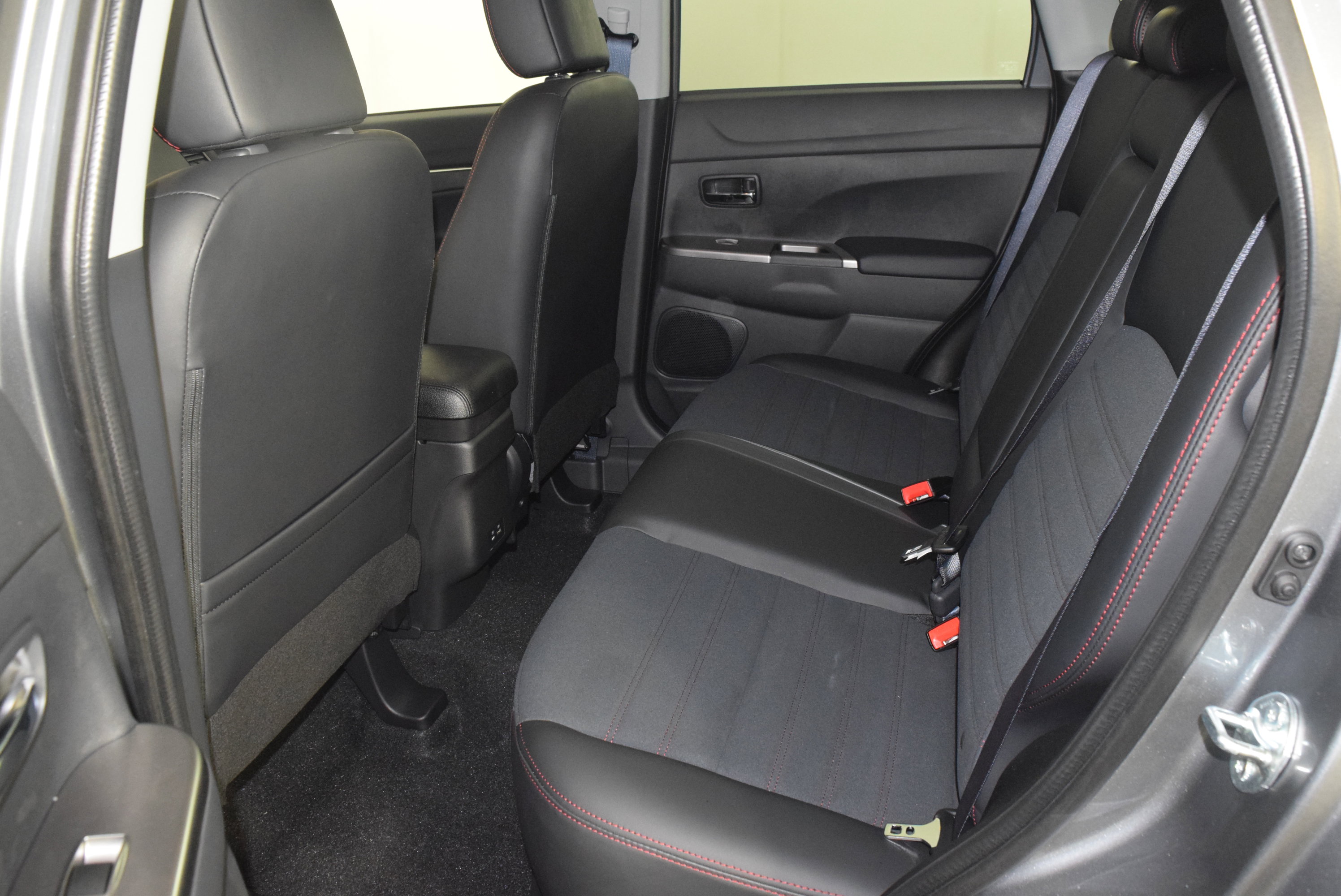 2025 Mitsubishi Outlander Sport SE photo 15