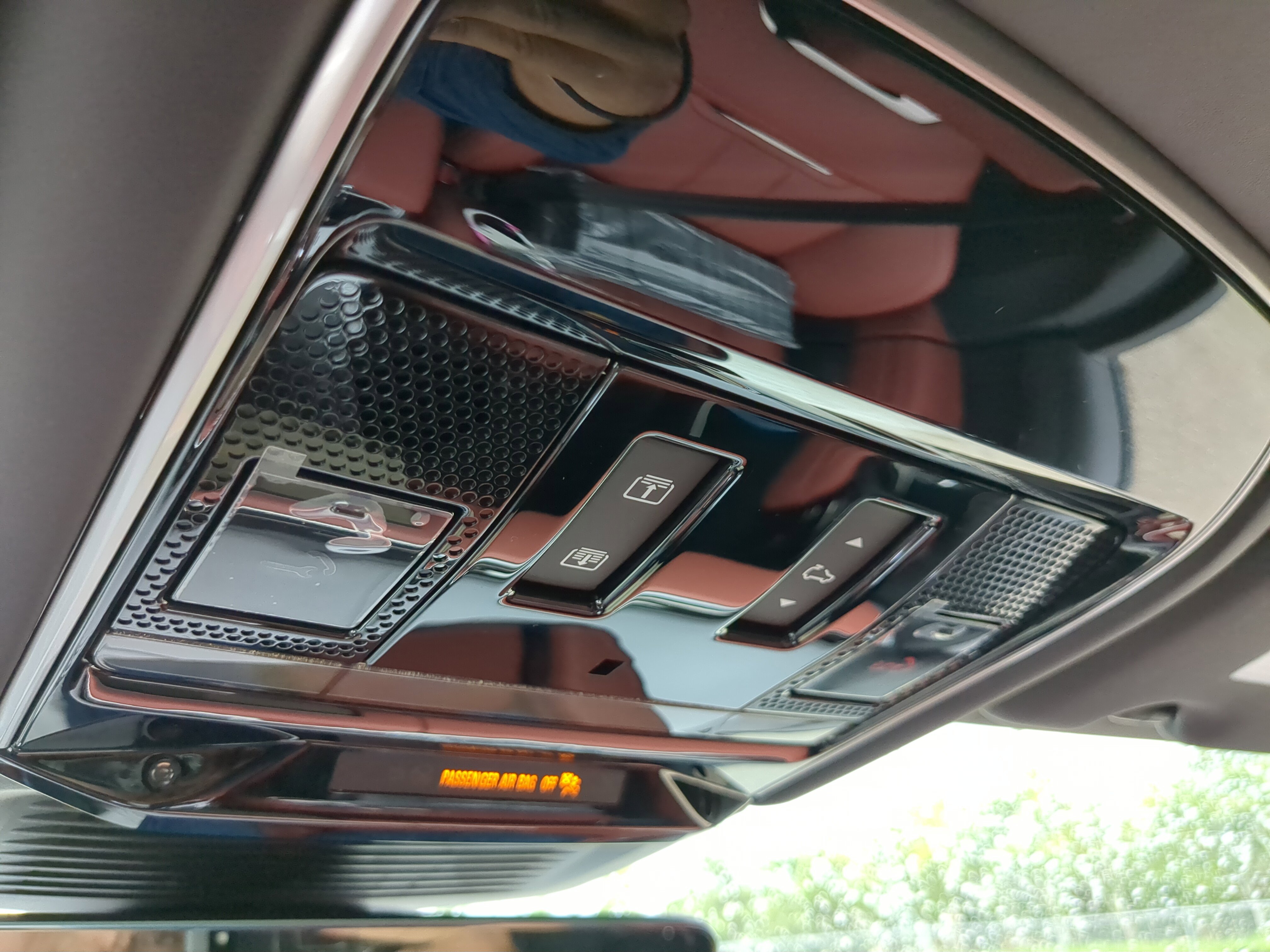 2025 Land Rover Range Rover SV photo 9