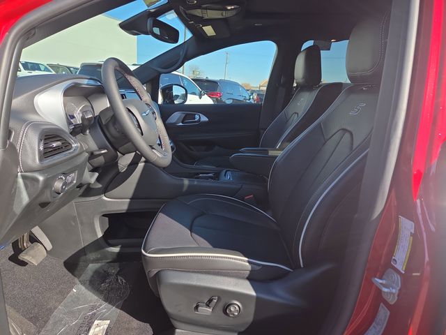 2026 Chrysler Pacifica Limited photo 3
