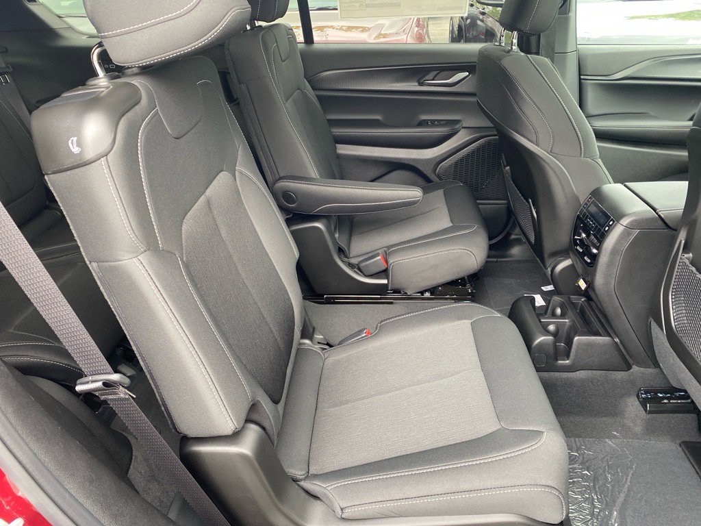 2025 Jeep Grand Cherokee Laredo X photo 13