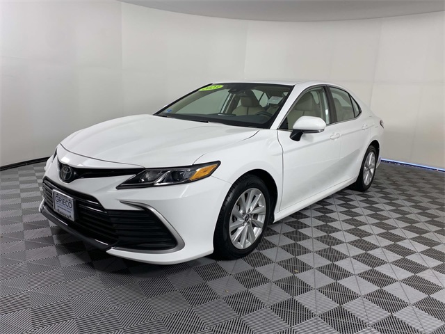 2023 Toyota Camry LE photo 3