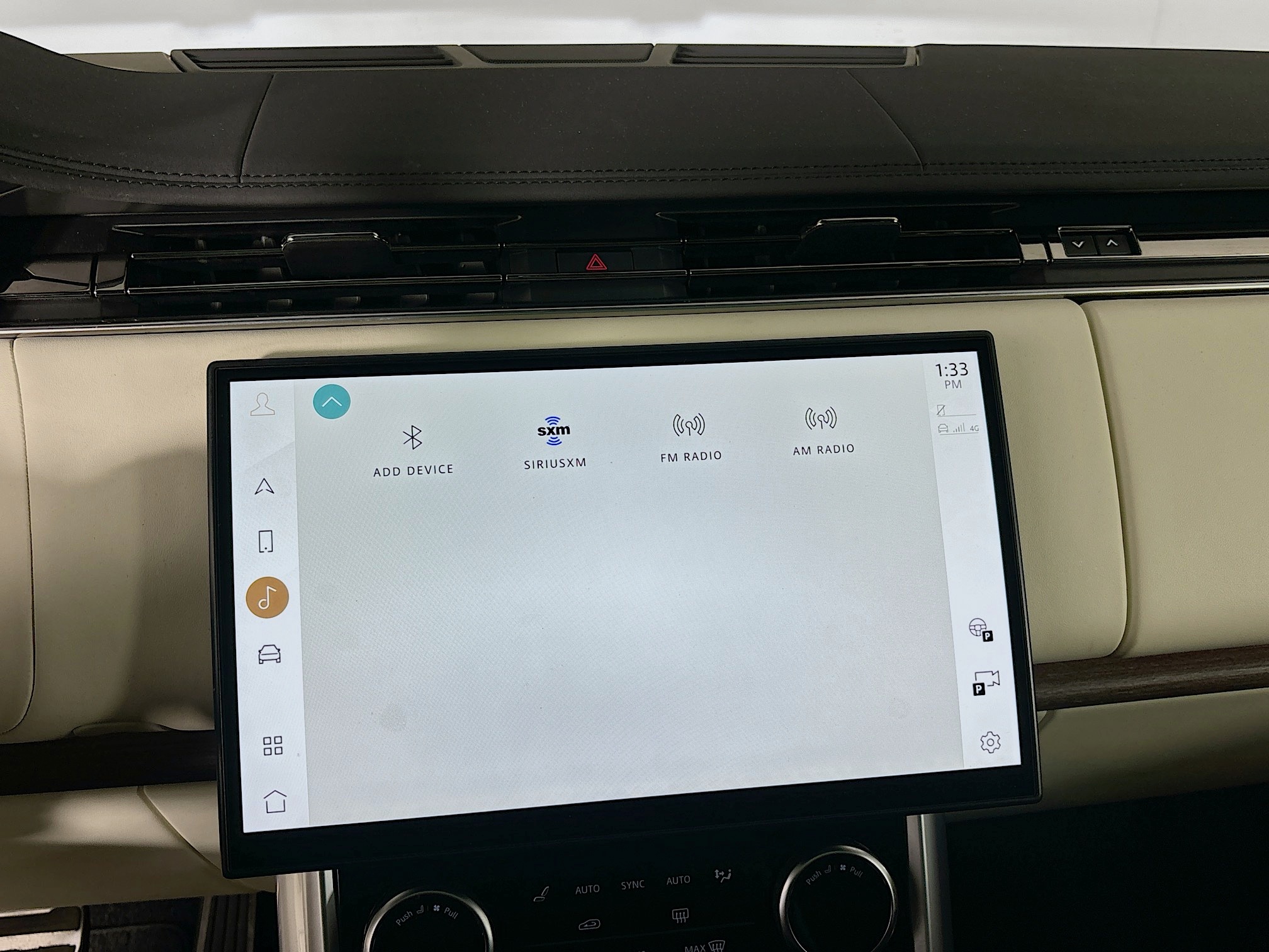2023 Land Rover Range Rover SE photo 15
