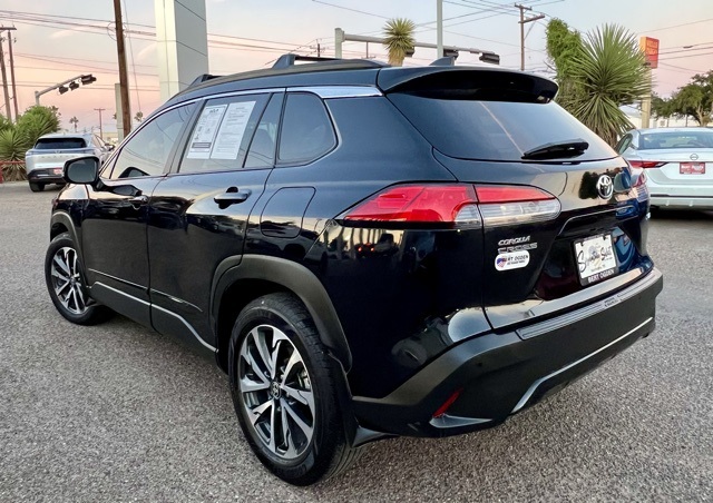 2024 Toyota Corolla Cross XLE photo 2