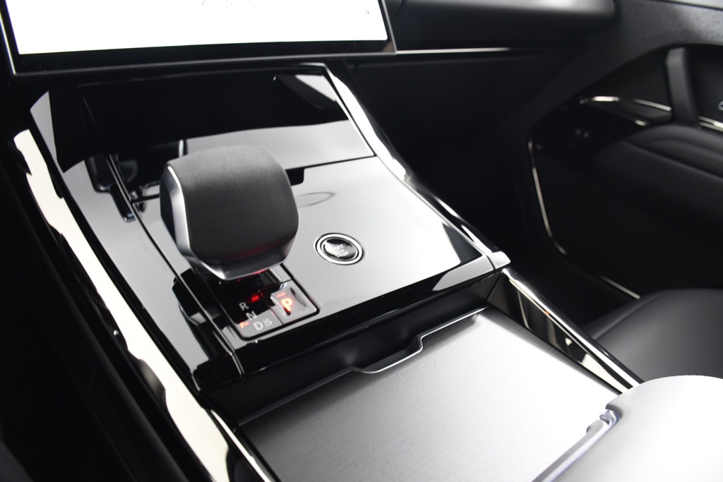 2025 Land Rover Range Rover Sport SE photo 29