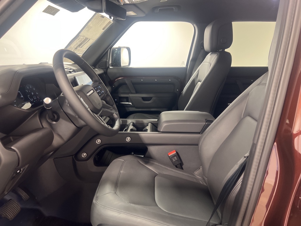 2025 Land Rover Defender 130 X-Dynamic SE photo 11
