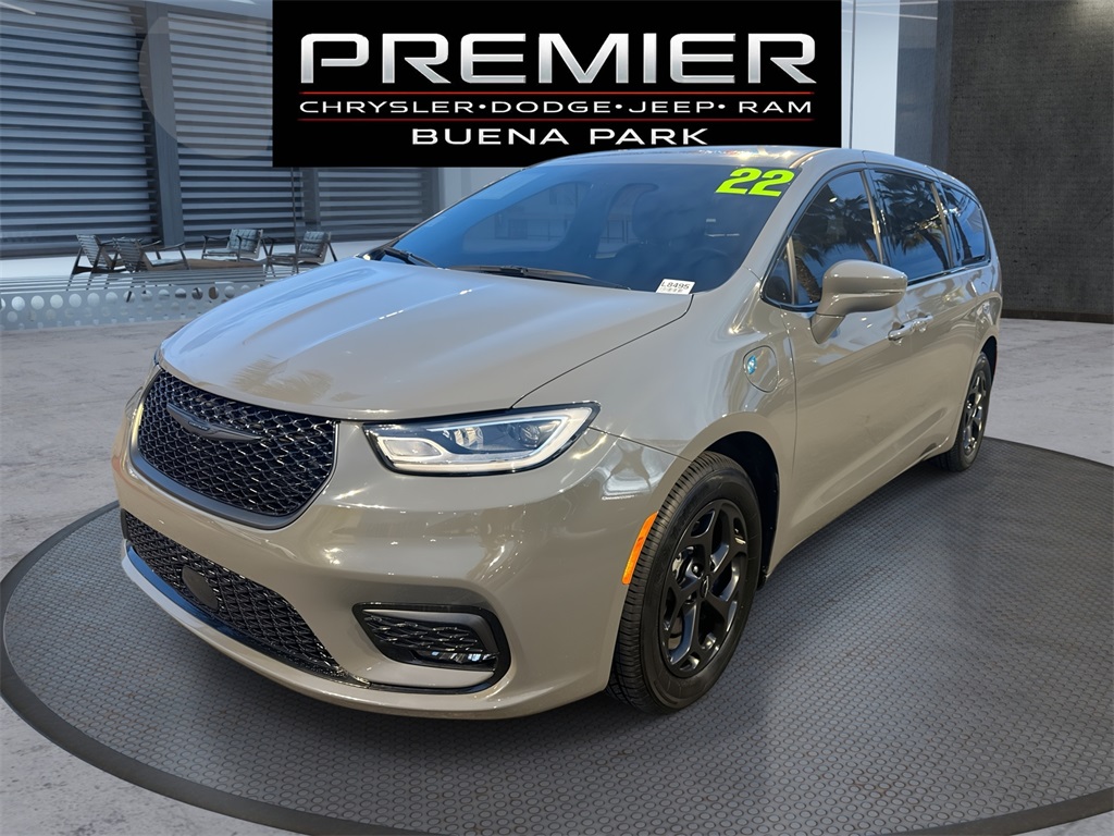 2022 Chrysler Pacifica Hybrid Touring L's photo