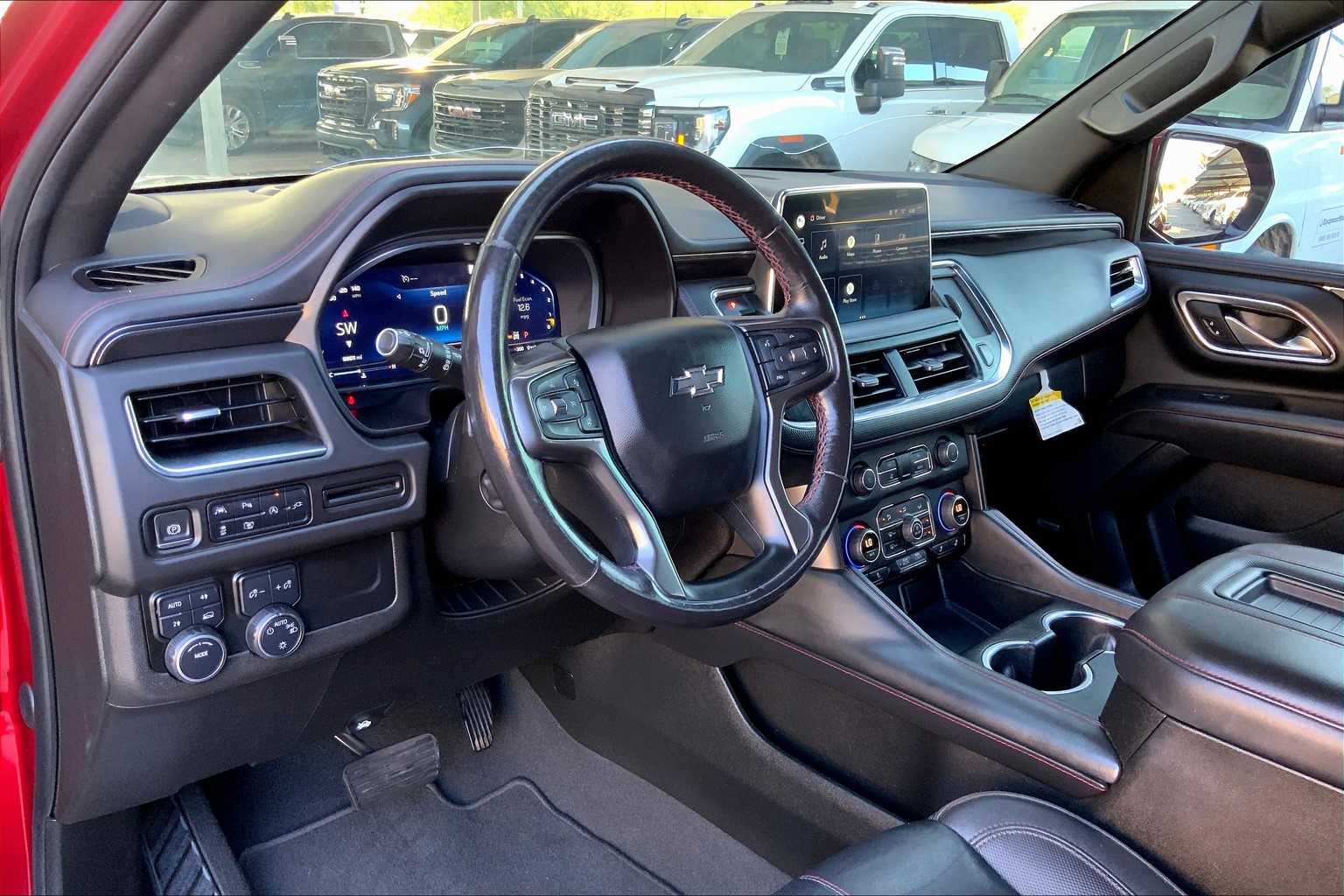 2022 Chevrolet Suburban RST photo 17