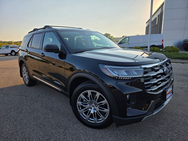 2025 Ford Explorer photo 2