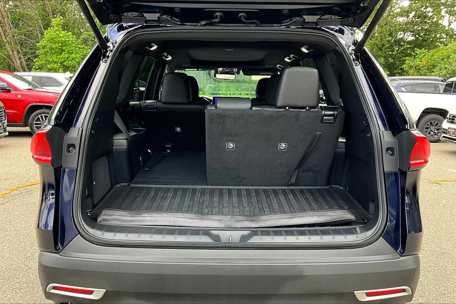 2024 Toyota Highlander Hybrid Platinum photo 28