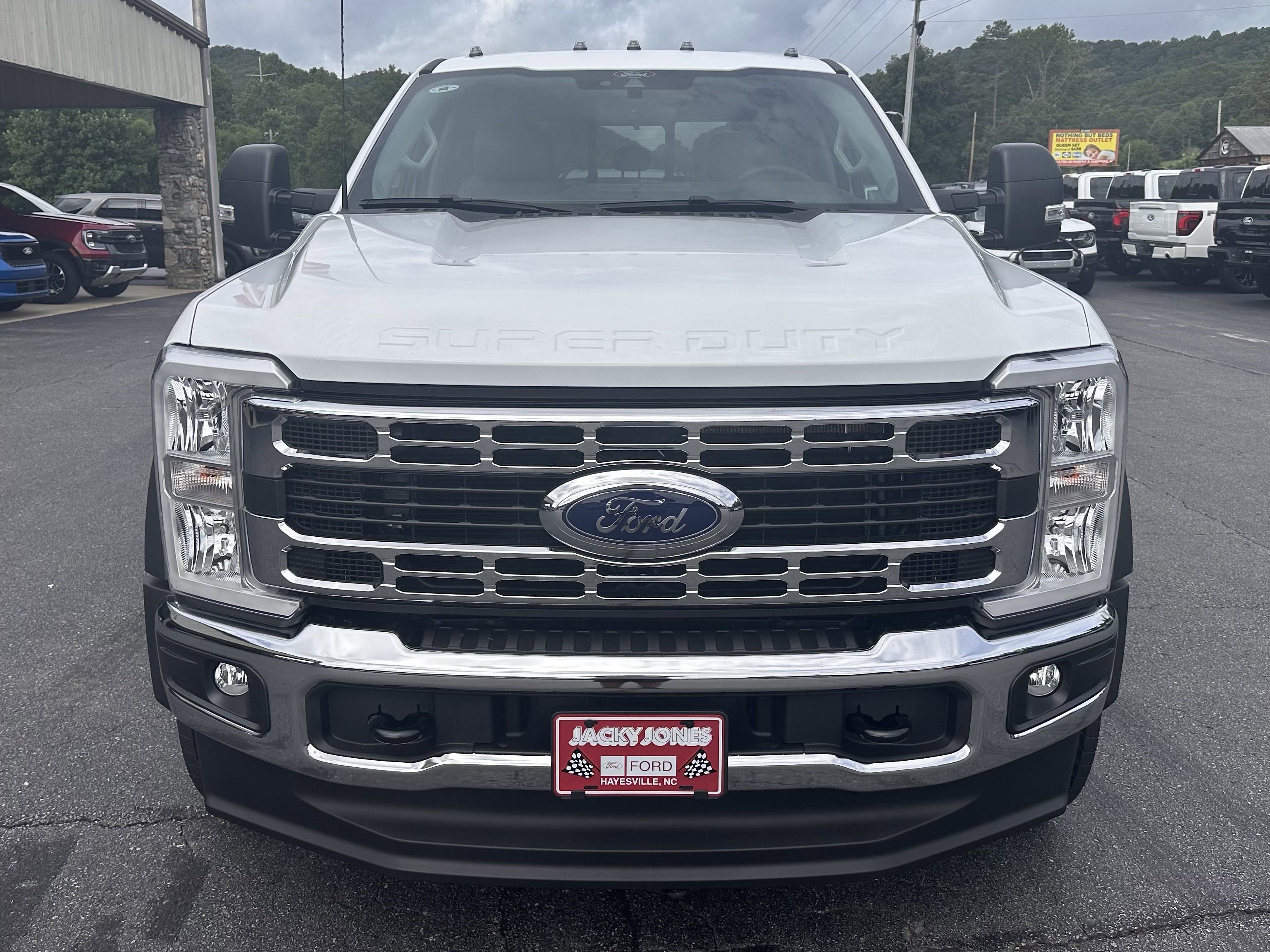 2025 Ford F-450 XL photo 2