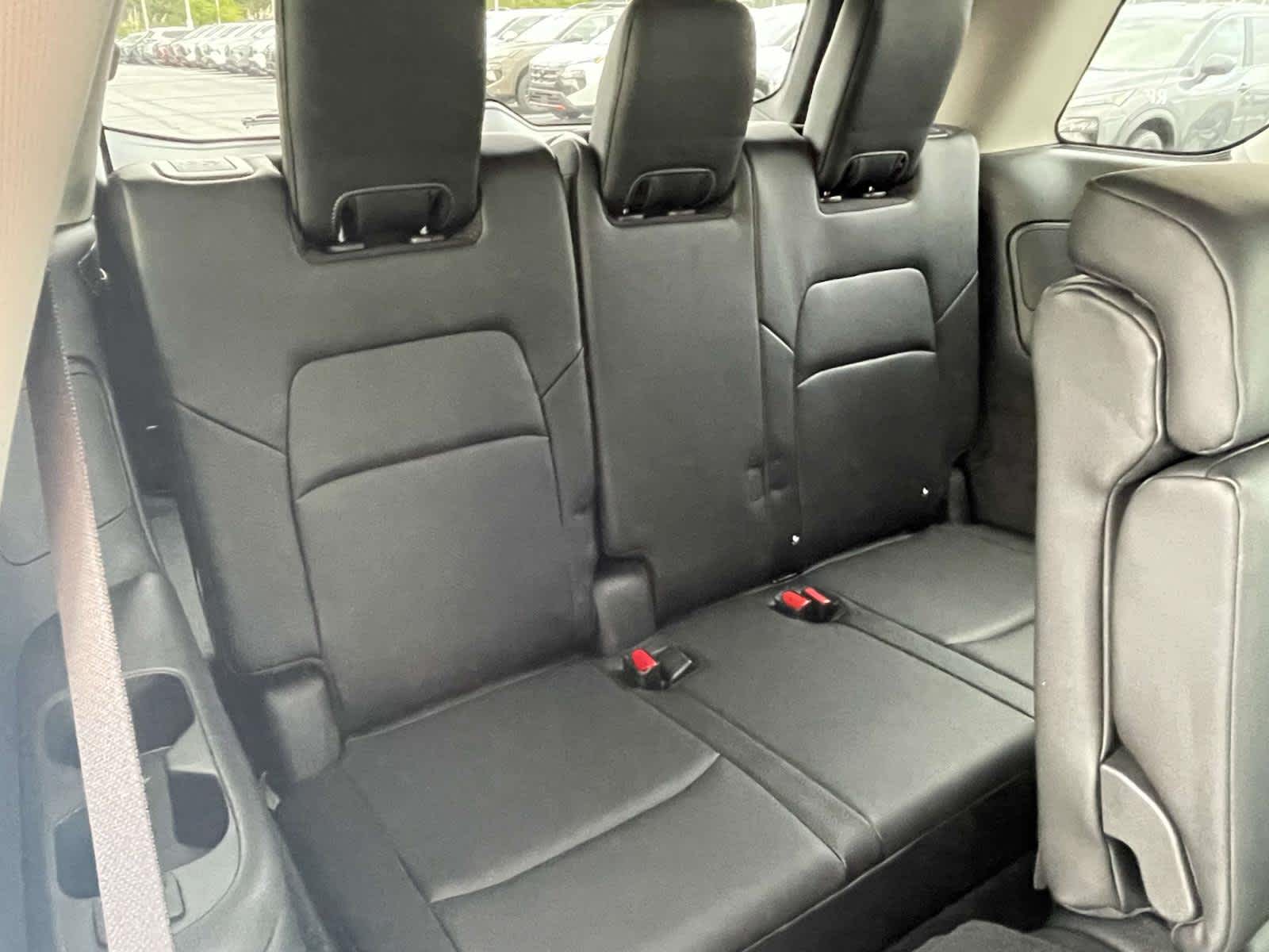 2025 Nissan Pathfinder SL photo 14