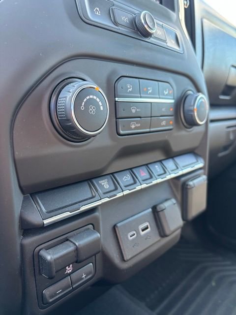 2023 Chevrolet Silverado 2500HD Custom photo 18