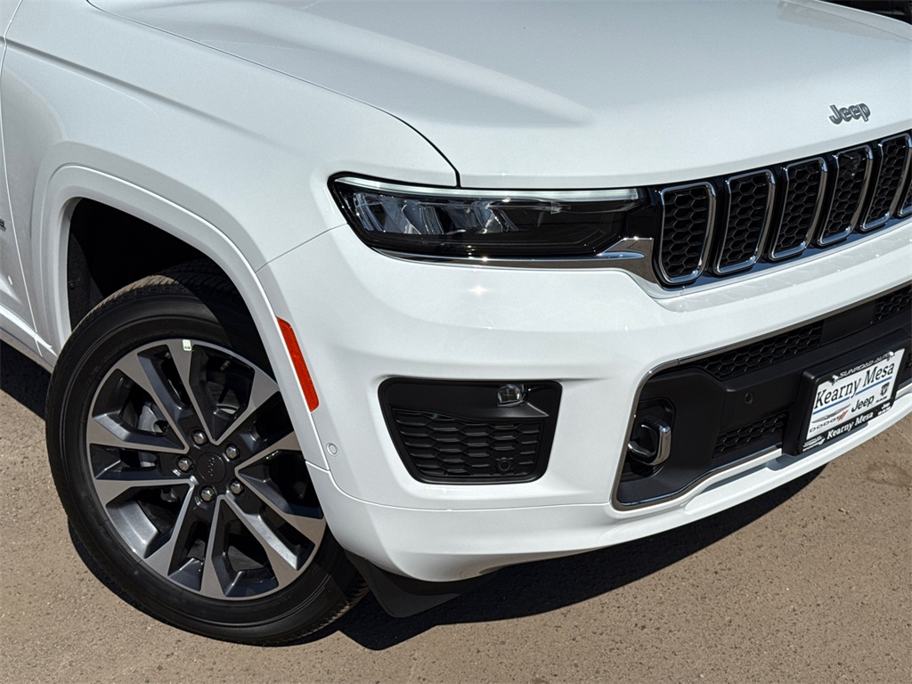 2025 Jeep Grand Cherokee Overland photo 3
