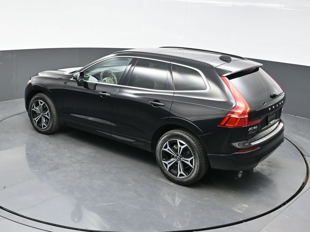 2022 Volvo XC60 B5 Momentum photo 34