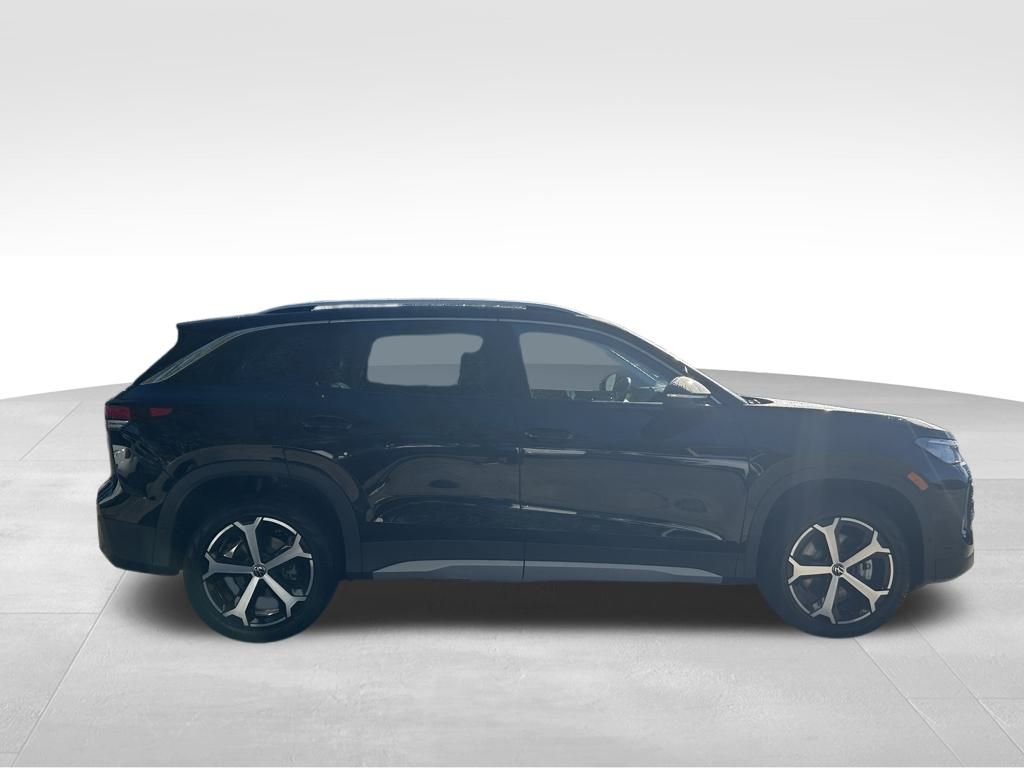 2025 Volkswagen Tiguan SE photo 3