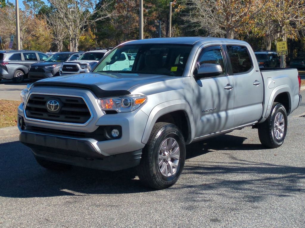 2019 Toyota Tacoma SR5's photo
