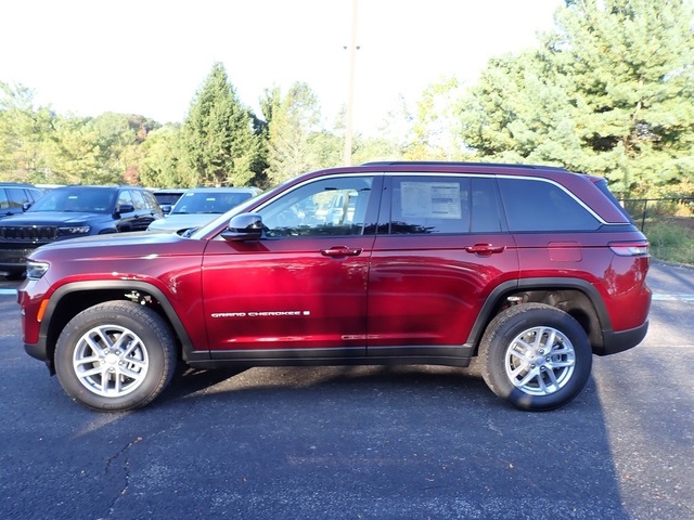 2025 Jeep Grand Cherokee Laredo X photo 2