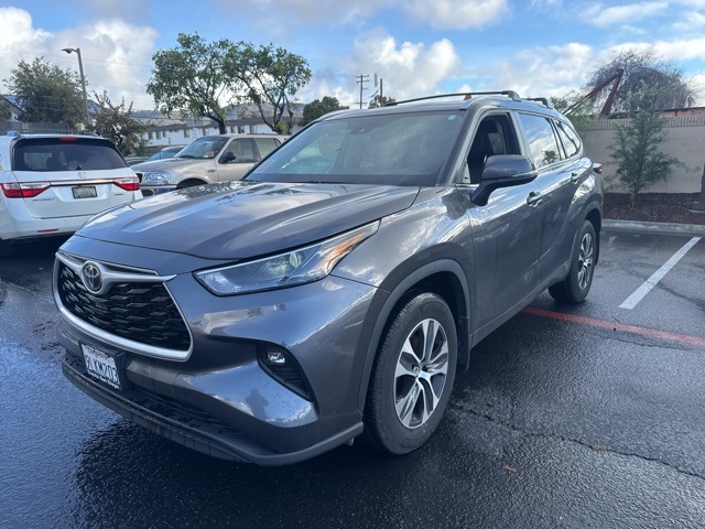 2024 Toyota Highlander XLE's photo