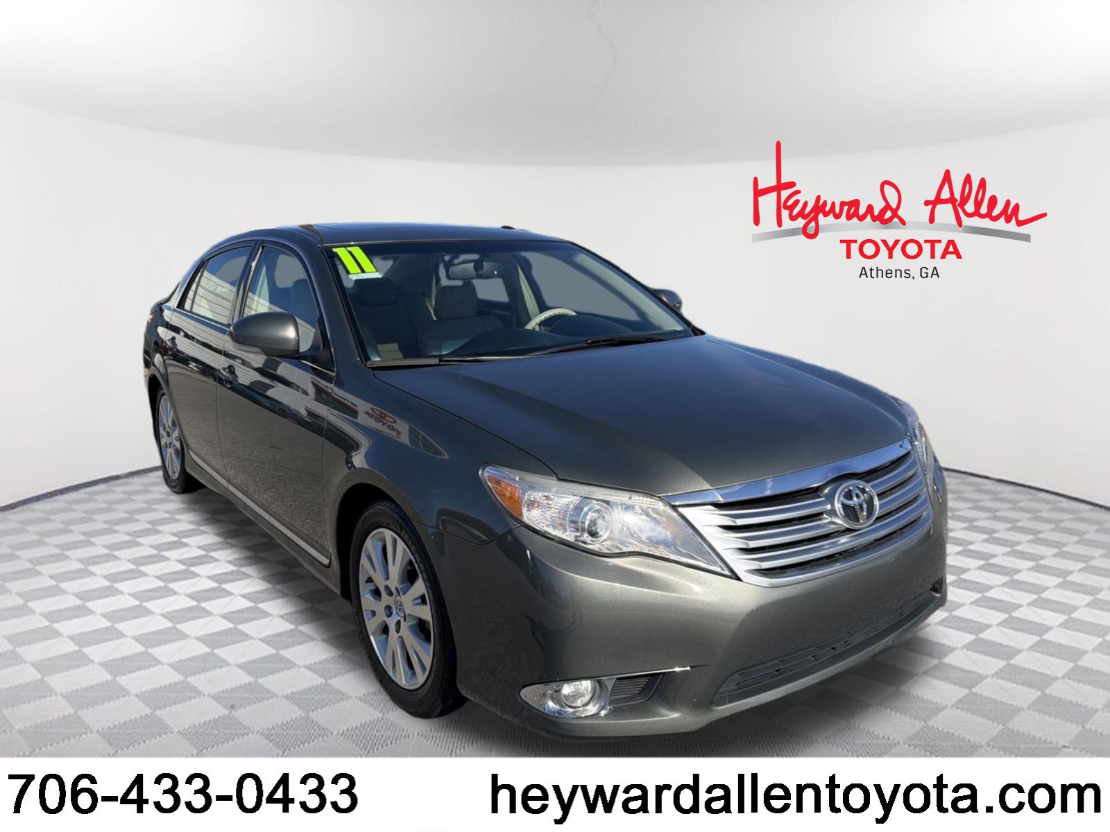 2011 Toyota Avalon Limited's photo