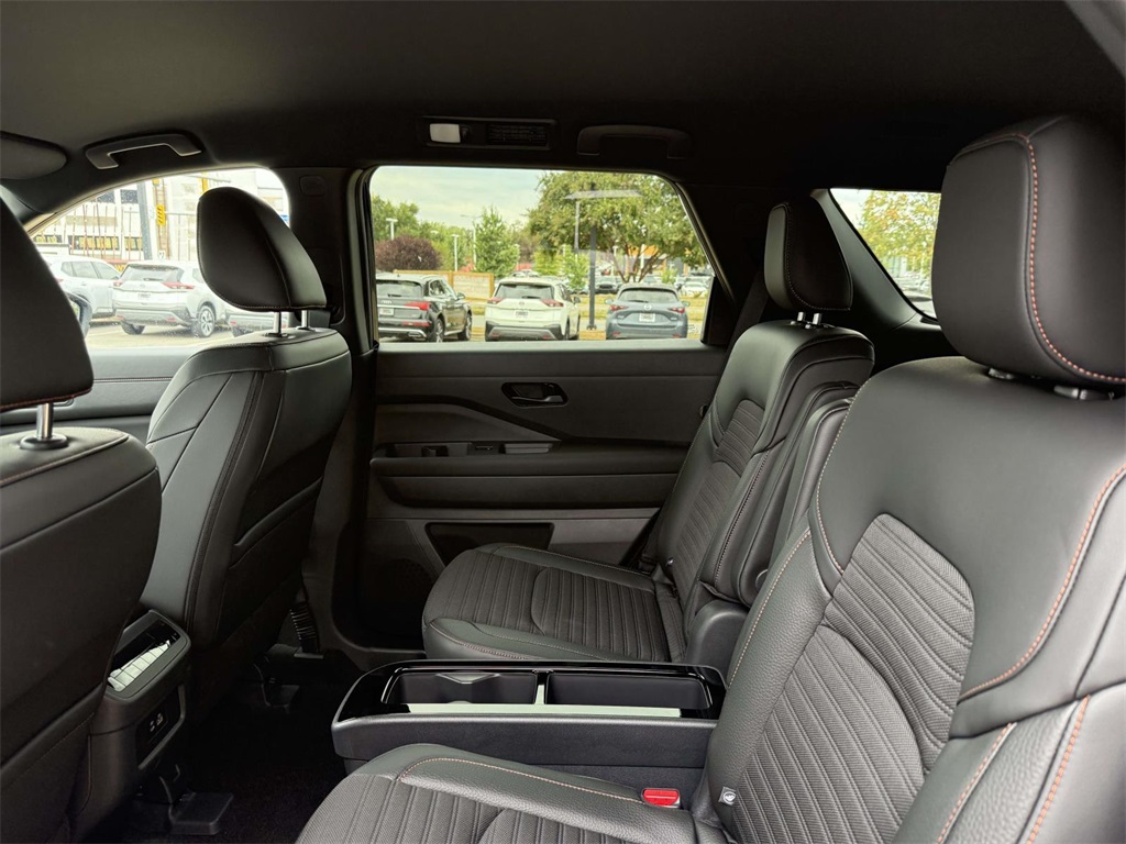 2025 Nissan Pathfinder Rock Creek photo 13