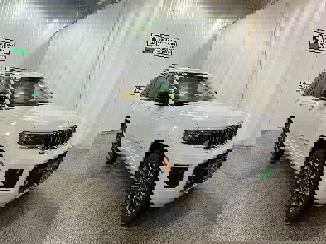 2025 Jeep Grand Cherokee Overland's photo