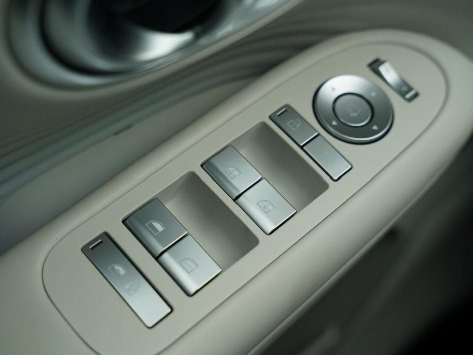 2026 Hyundai Ioniq SEL photo 27