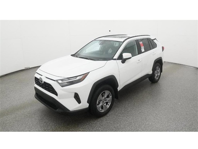 2025 Toyota RAV4 XLE's photo