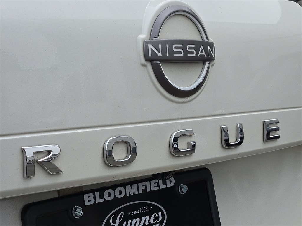 2022 Nissan Rogue SV photo 30