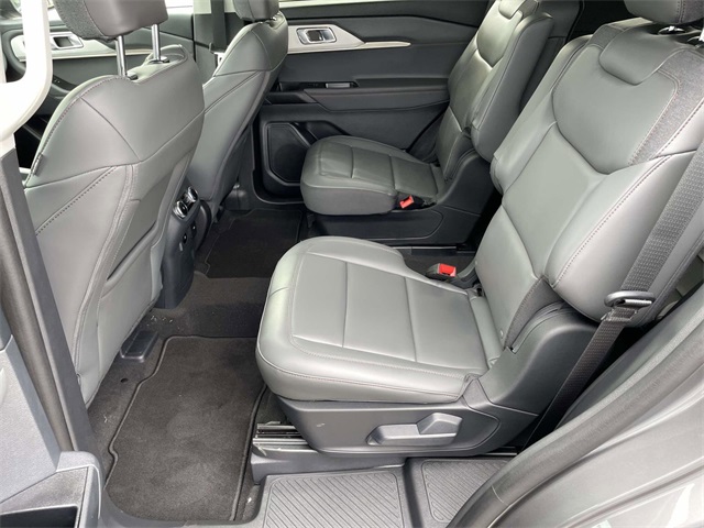 2025 Ford Explorer photo 6