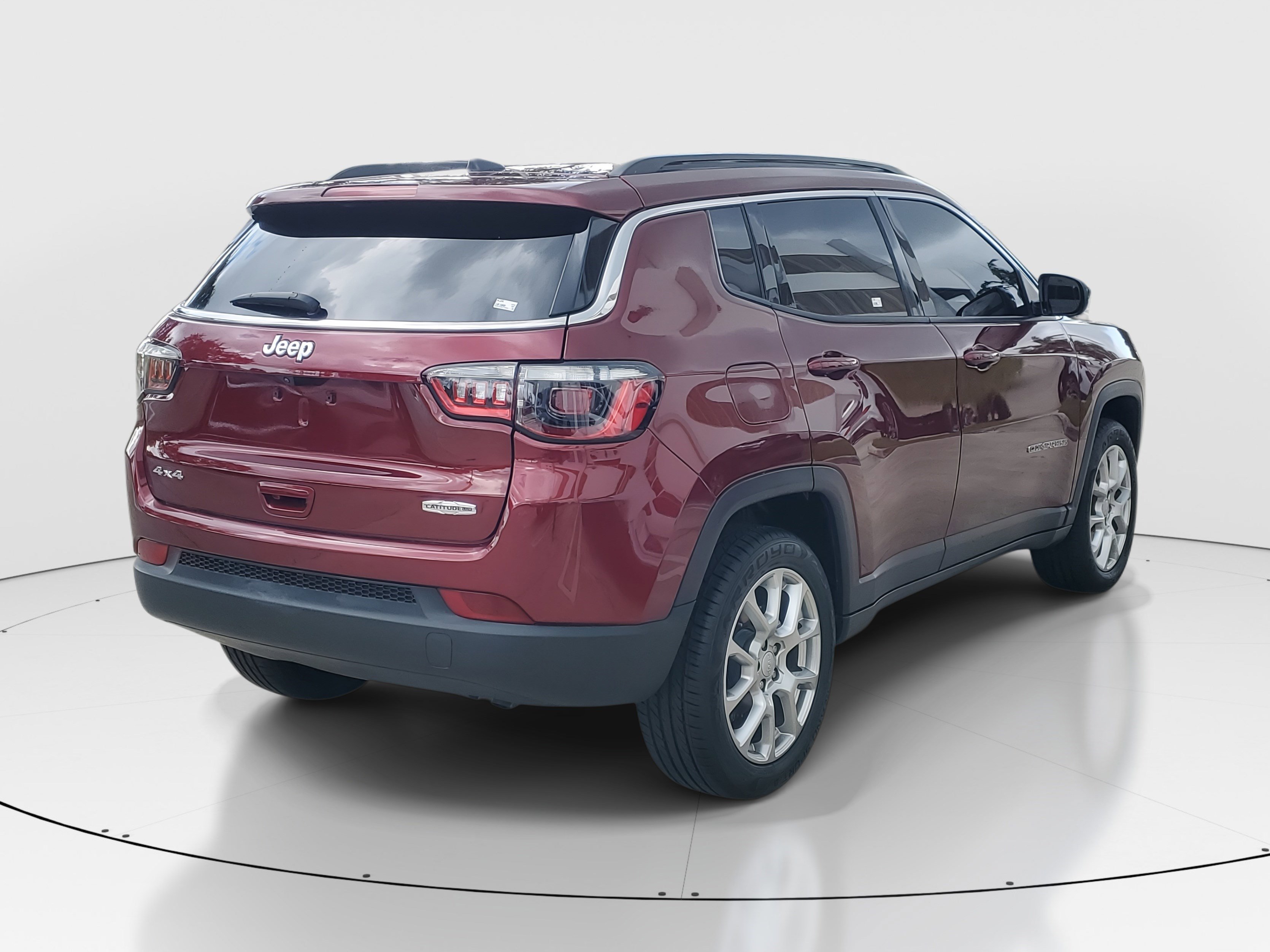 2022 Jeep Compass Latitude Lux photo 3