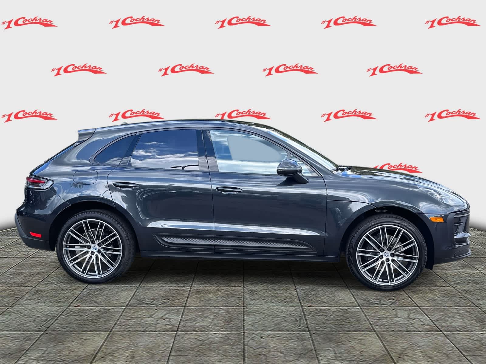 2024 Porsche Macan Base photo 2
