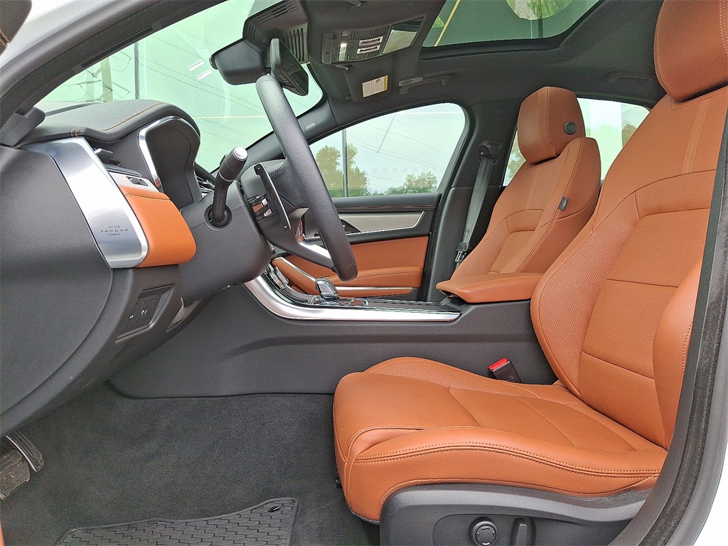 2024 Jaguar XF R-Dynamic SE photo 13