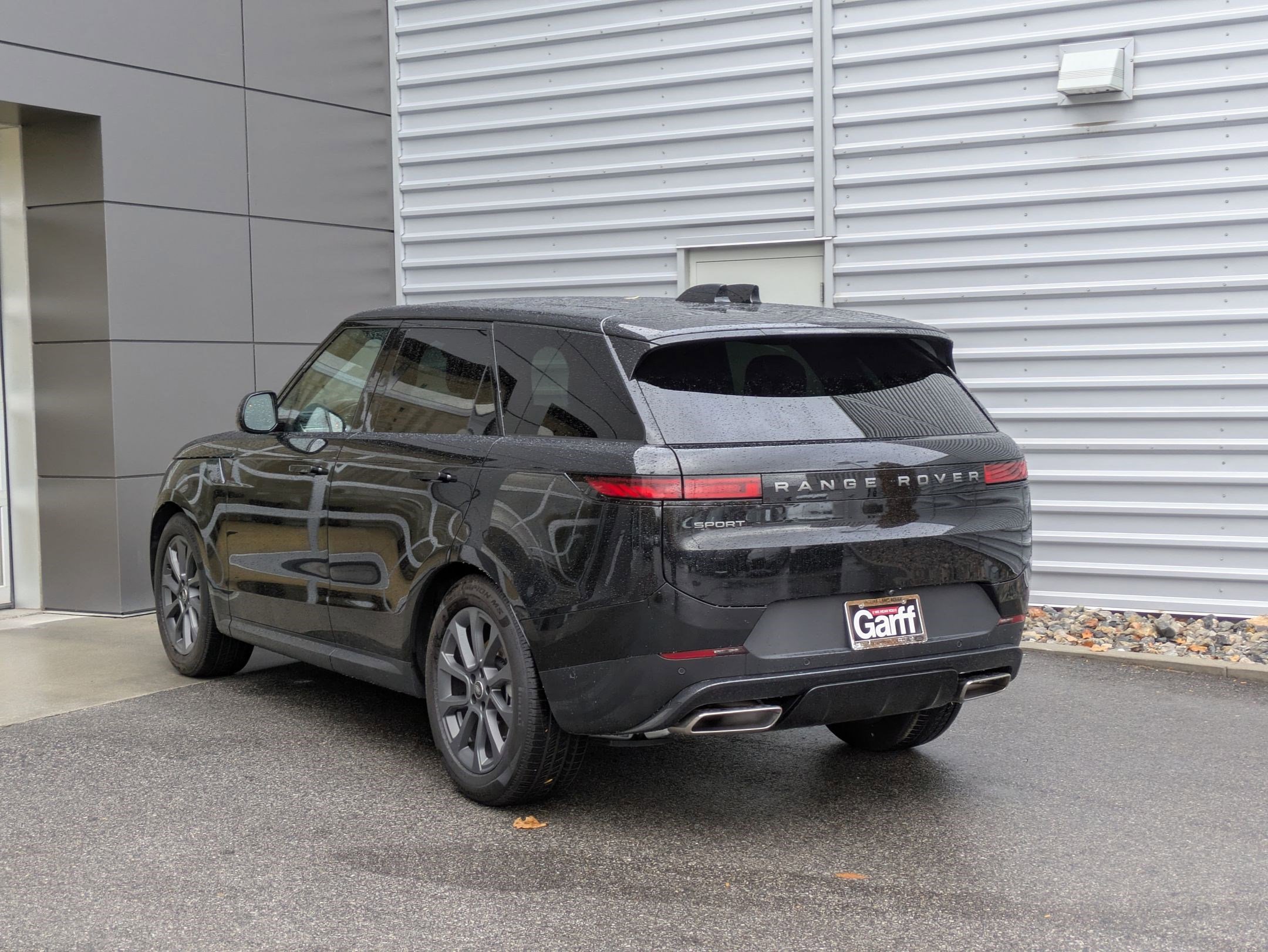 2025 Land Rover Range Rover Sport P360 S photo 3